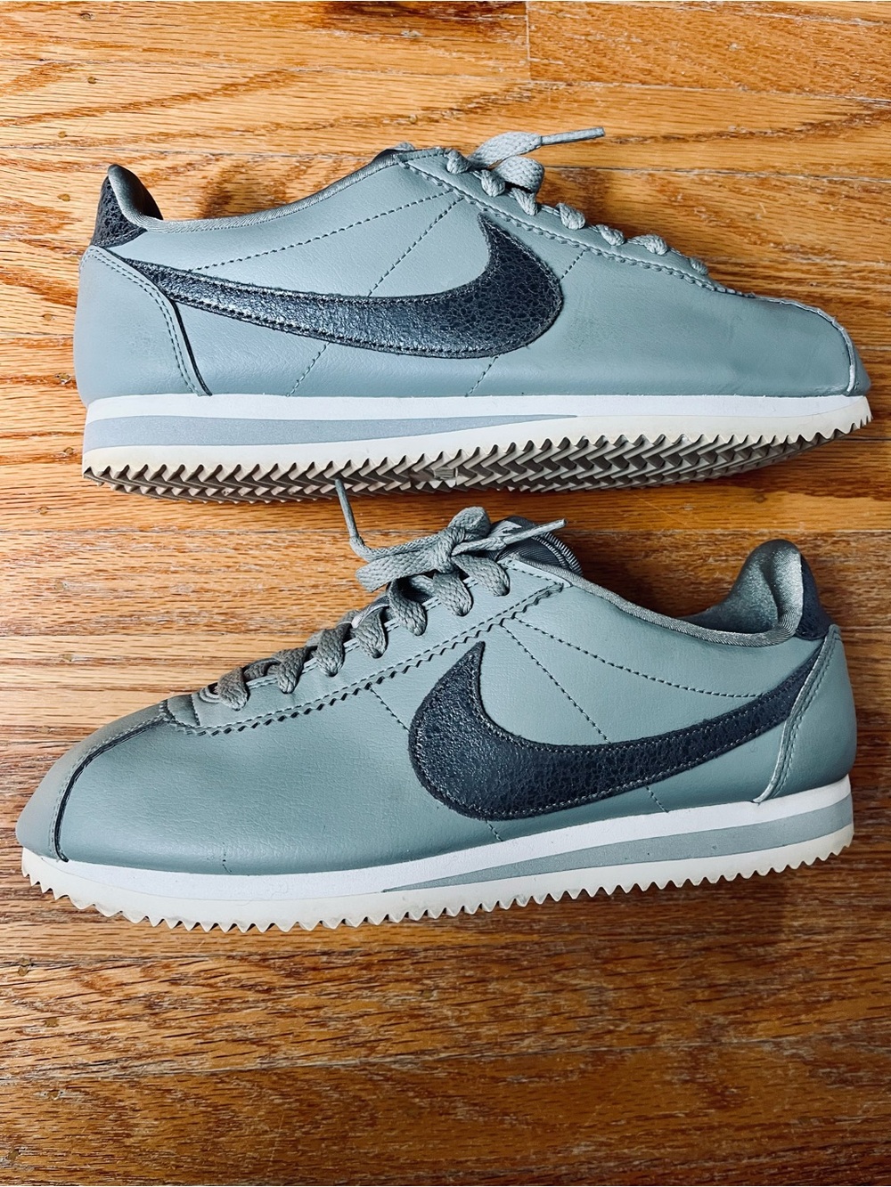 Nike Cortez Leather Sneakers in Slate Blue with silvery blue Swoosh sz 10